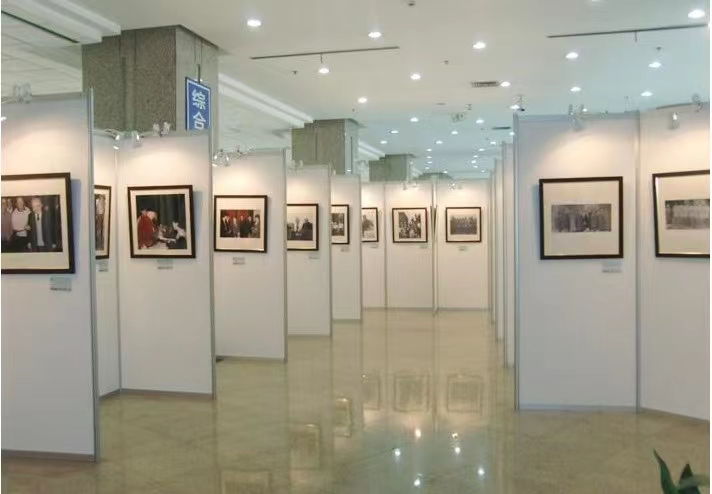 國畫藝術與商業展覽的橋梁 深圳專業八棱柱展板租賃工廠與服務